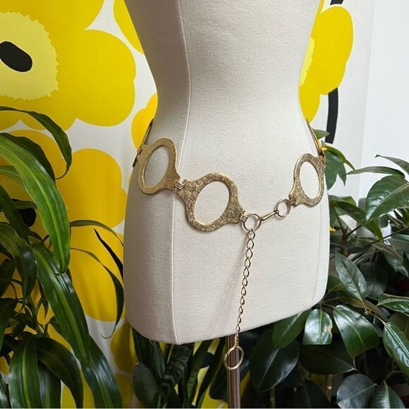 Chunky Oversized Vintage 1970s Groovy Embossed Egyptian Revival Chain Link Belt - Picture 3 of 16